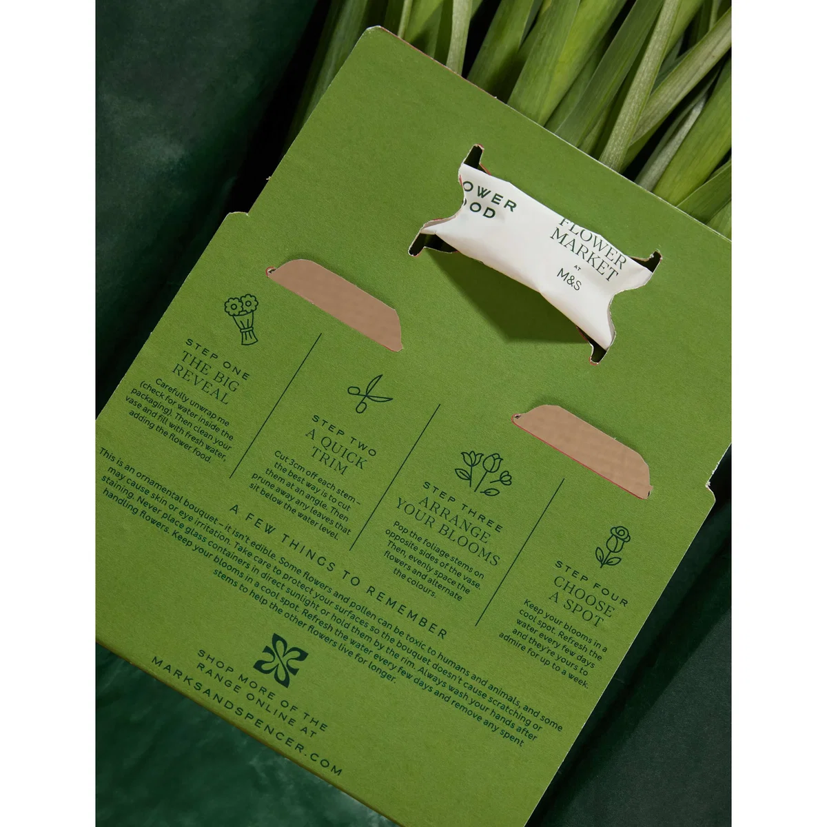 M&S Flower Market White Iris Letterbox Flowers – image 6