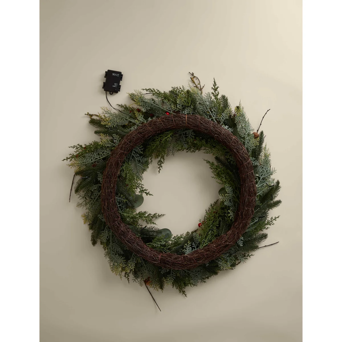 M&S Pre-Lit Red Berry Wreath Red Mix – image 4