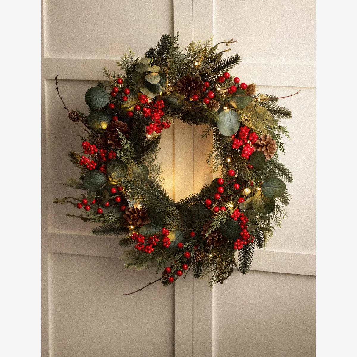 M&S Light Up Red Berry Wreath Green Mix – image 1