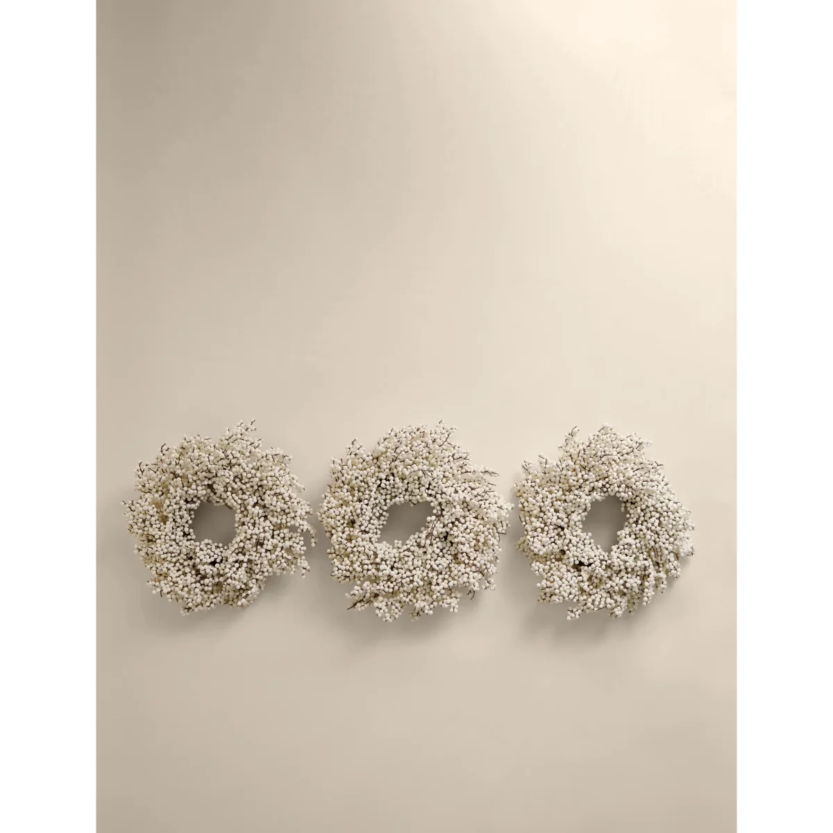 M&S 3 Pack White Berry Wreaths White – image 2