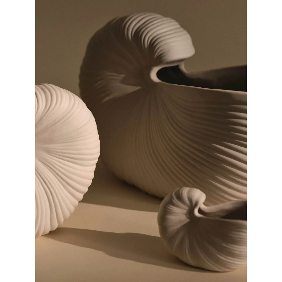 Ferm Living Shell flower pot Off-white 23x11.5x16 cm – image 3