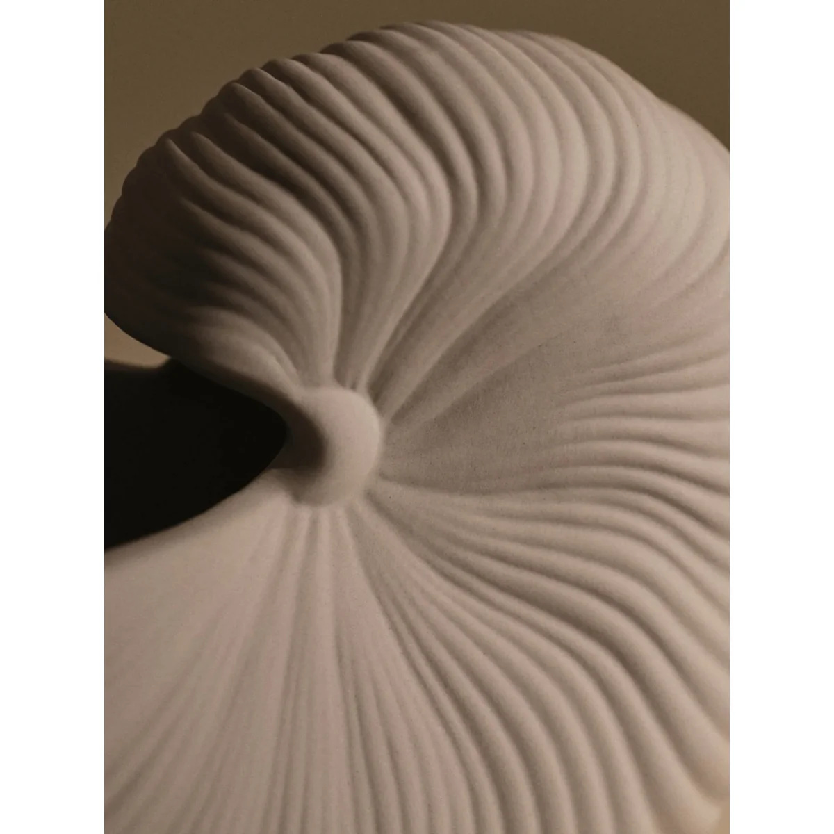 Ferm Living Shell flower pot Off-white 23x11.5x16 cm – image 4