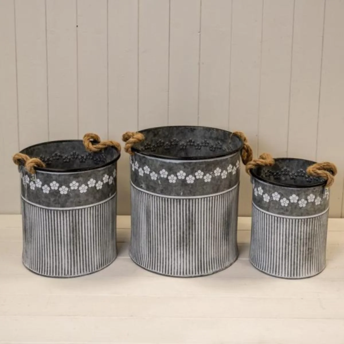 Grey Set of 3 Zinc Planters Flower & Rib Design - Grey