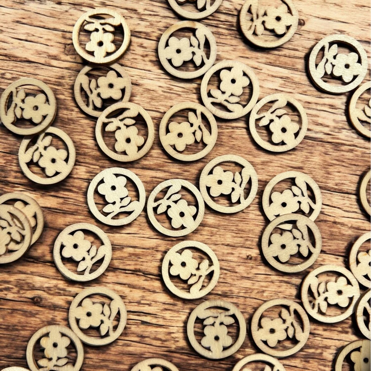 Pack of 50 Wooden Flower Confetti - Brown – image 3