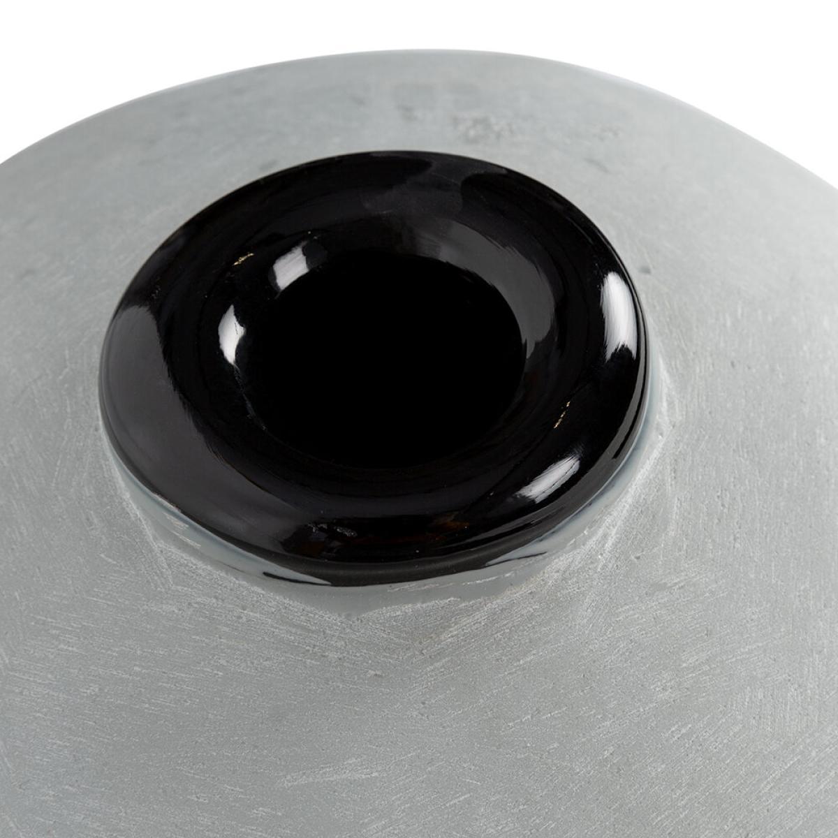 Global Explorer - Black & White Cutout Vase – image 7