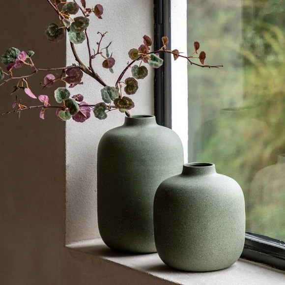 Cedar & Sage Goa Cast Aluminium Olive Vase – image 3