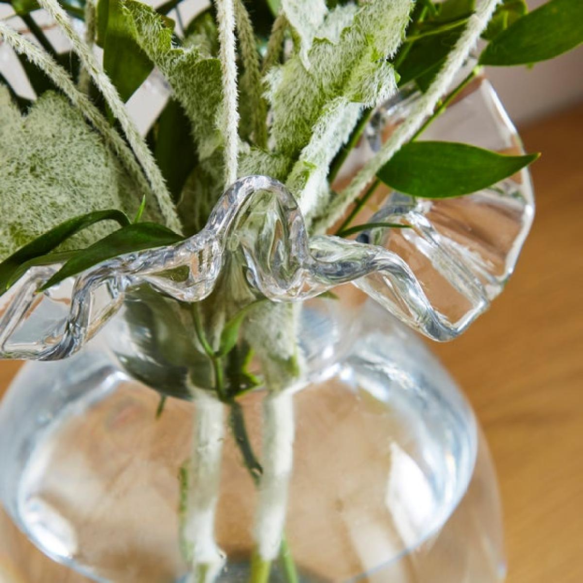 Handkerchief Clear Glass Vase – image 2