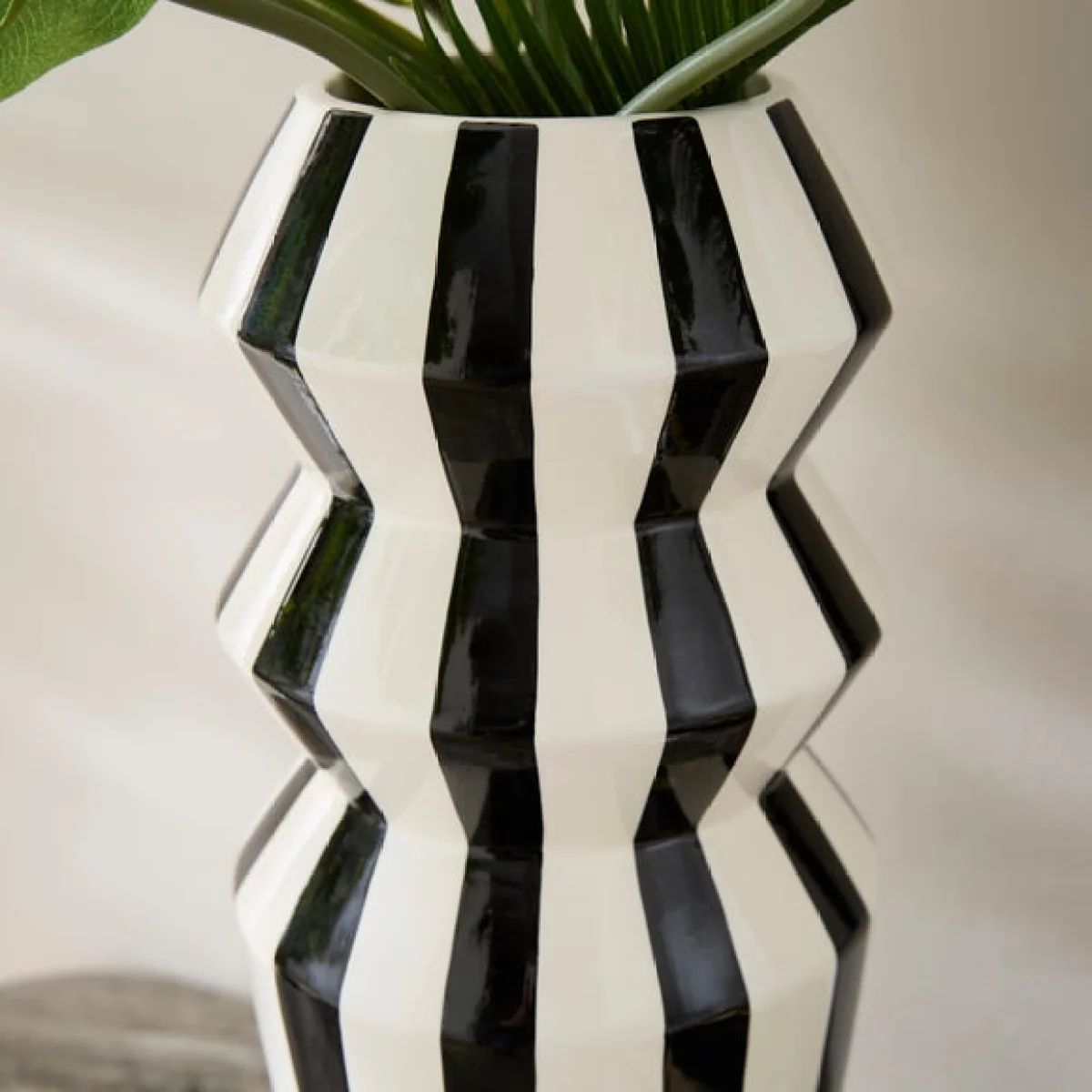 Graphic Striped Angular Black & Cream Vase – image 2