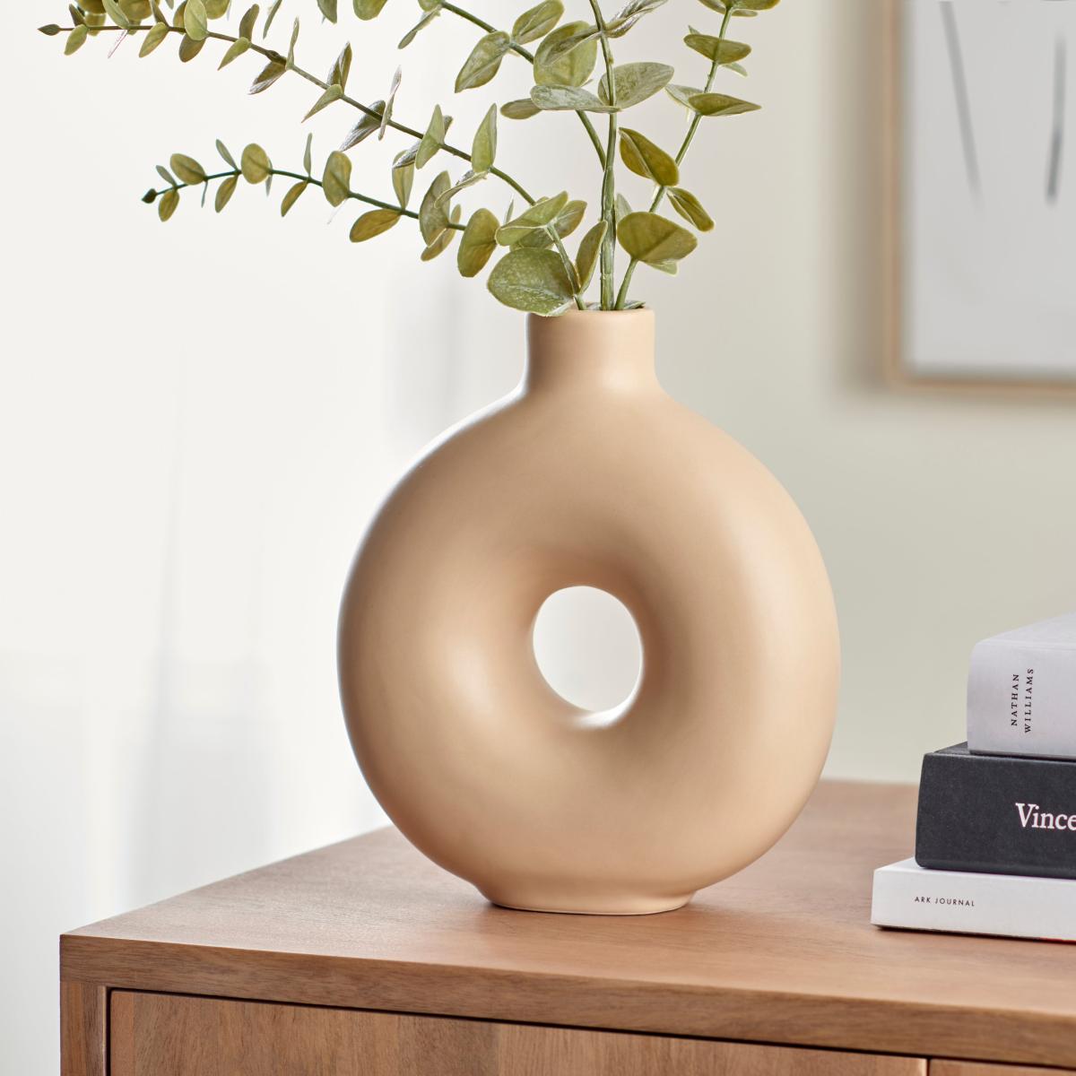 Donut Vase Beige – image 1