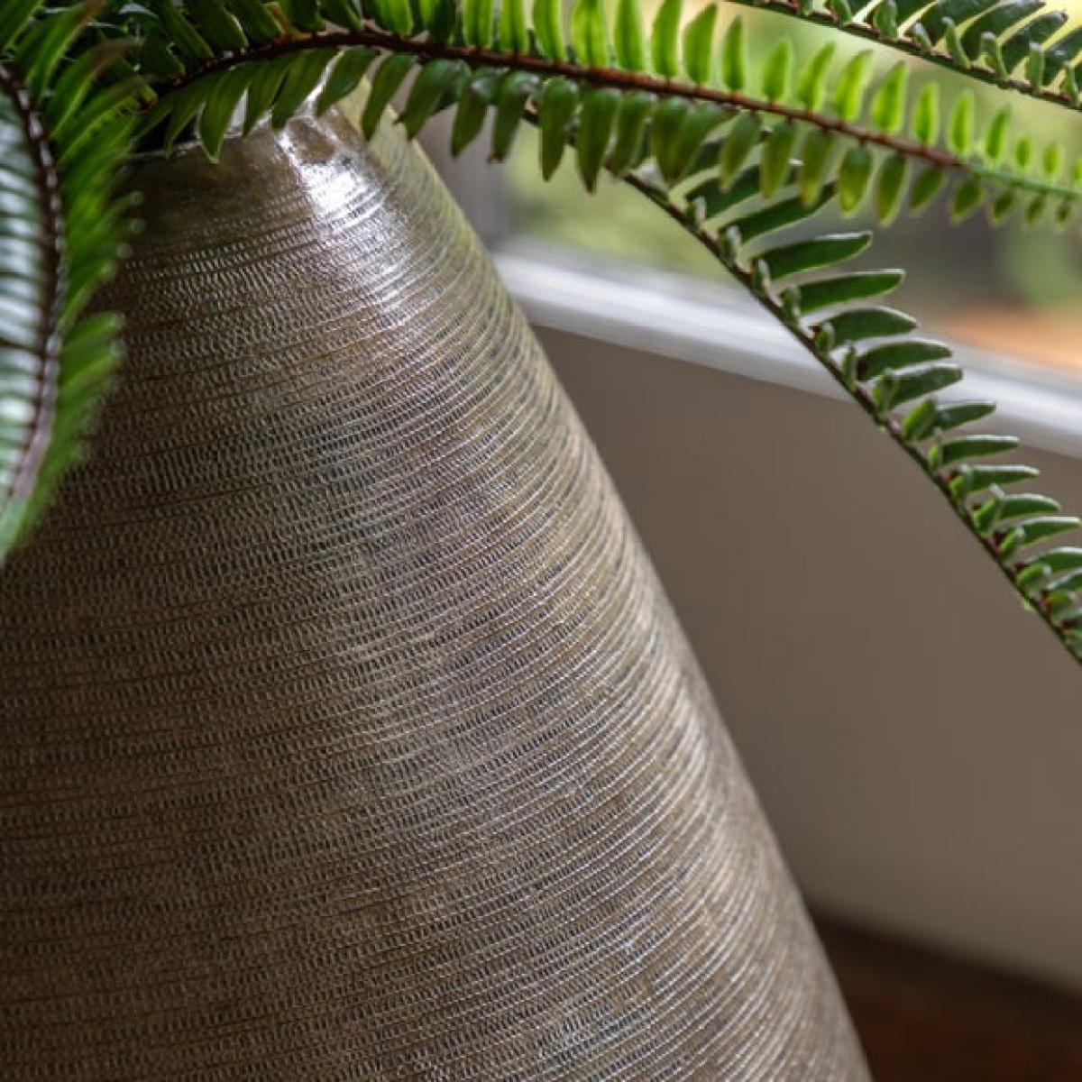 Cedar & Sage Chatai Artistic Aluminium Vase – image 2