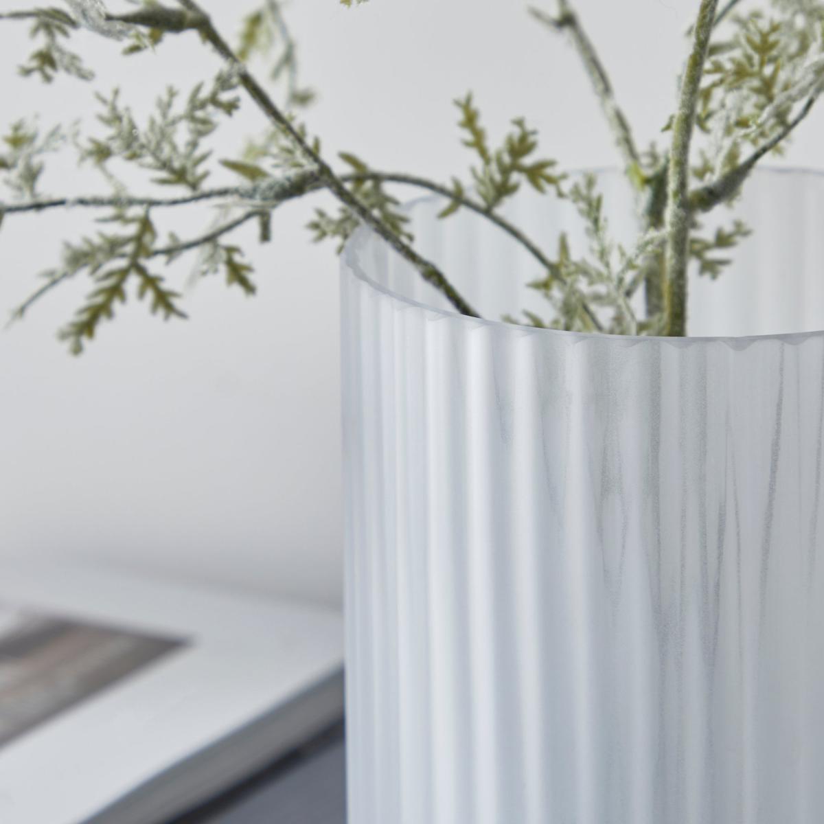 Ridged Frosted Glass Vase 18cm White White – image 2