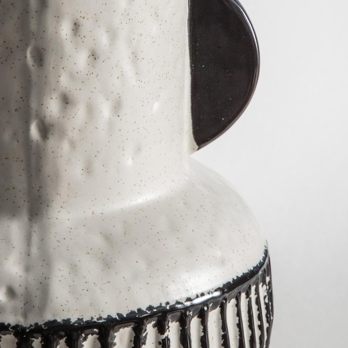 Throwley Vase Small Black and white – image 2