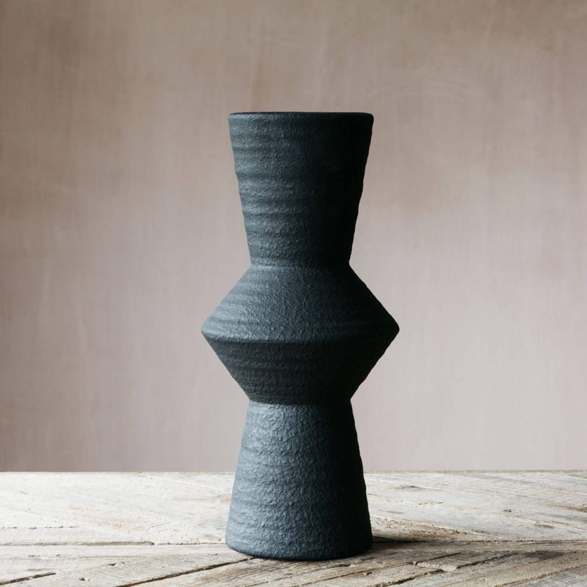 Graham and Green Black Cyrus Vase – image 2