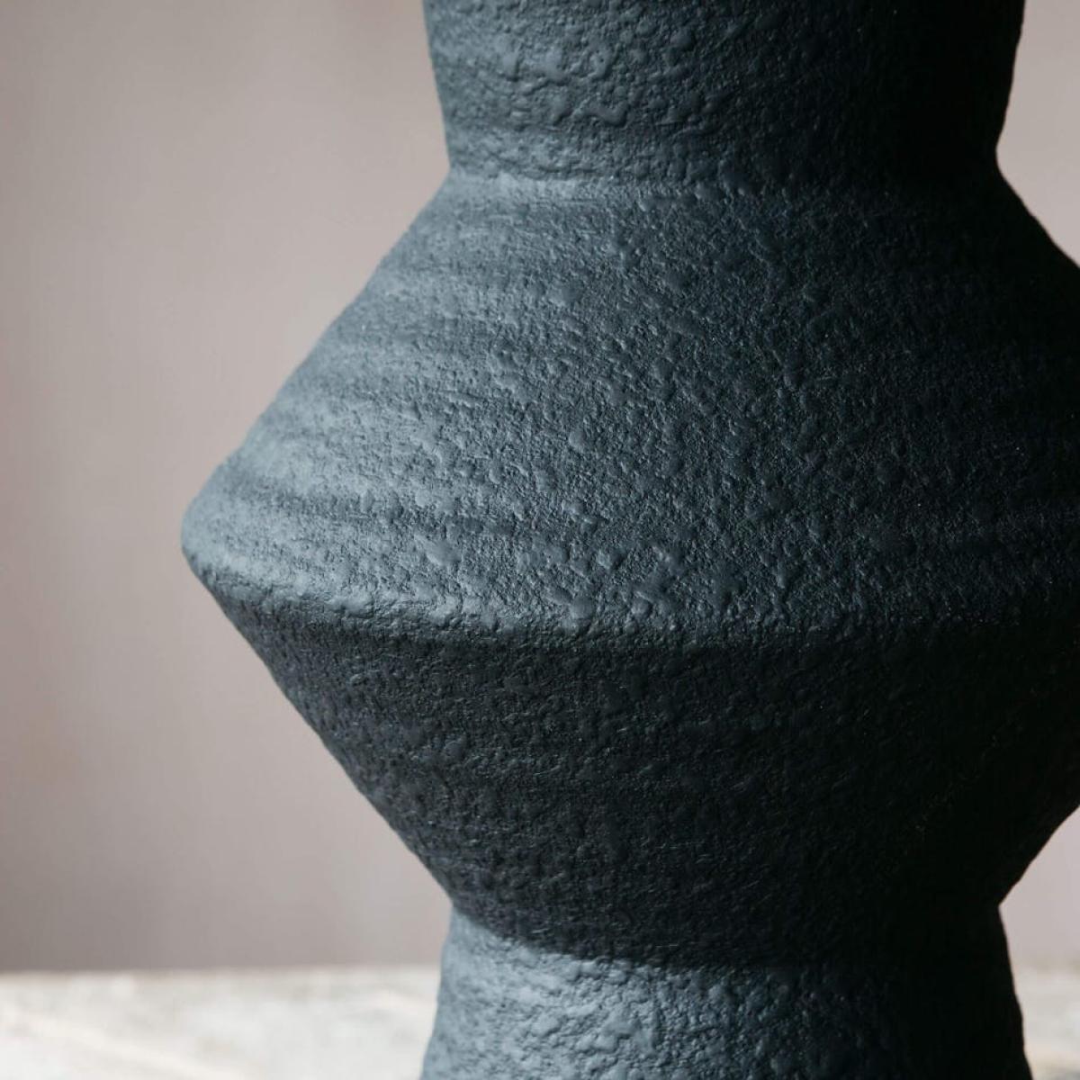 Graham and Green Black Cyrus Vase – image 3