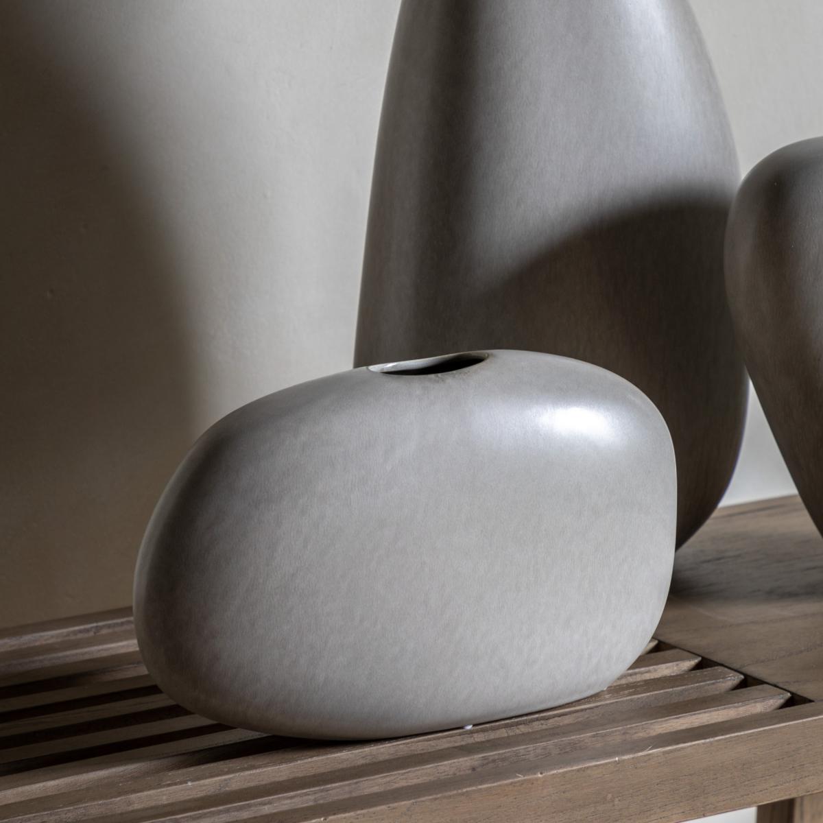 Yui Medium Pebble Vase – image 3