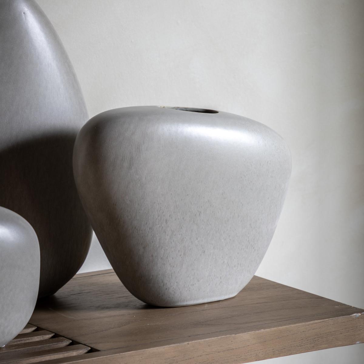 Yui Medium Pebble Vase – image 1