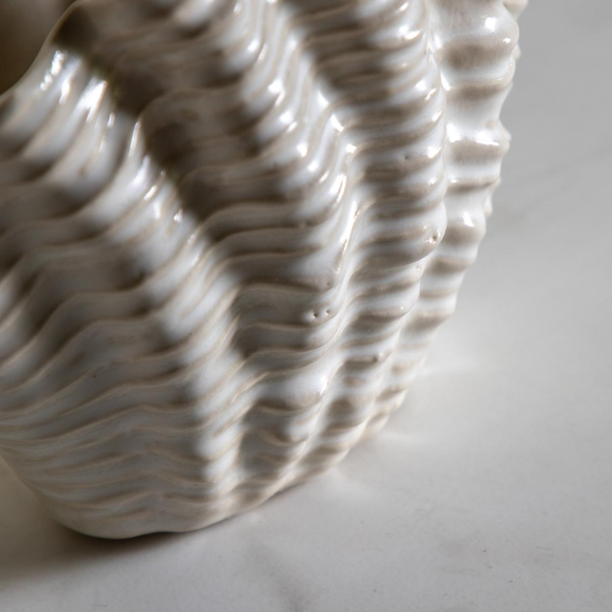 Clam Vase Small - Reactive White – image 4