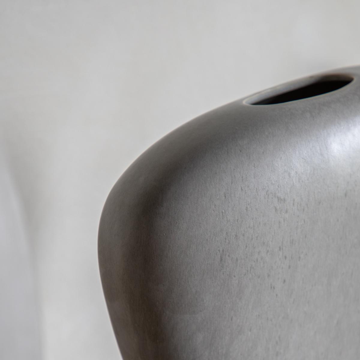 Yui Small Pebble Vase – image 3