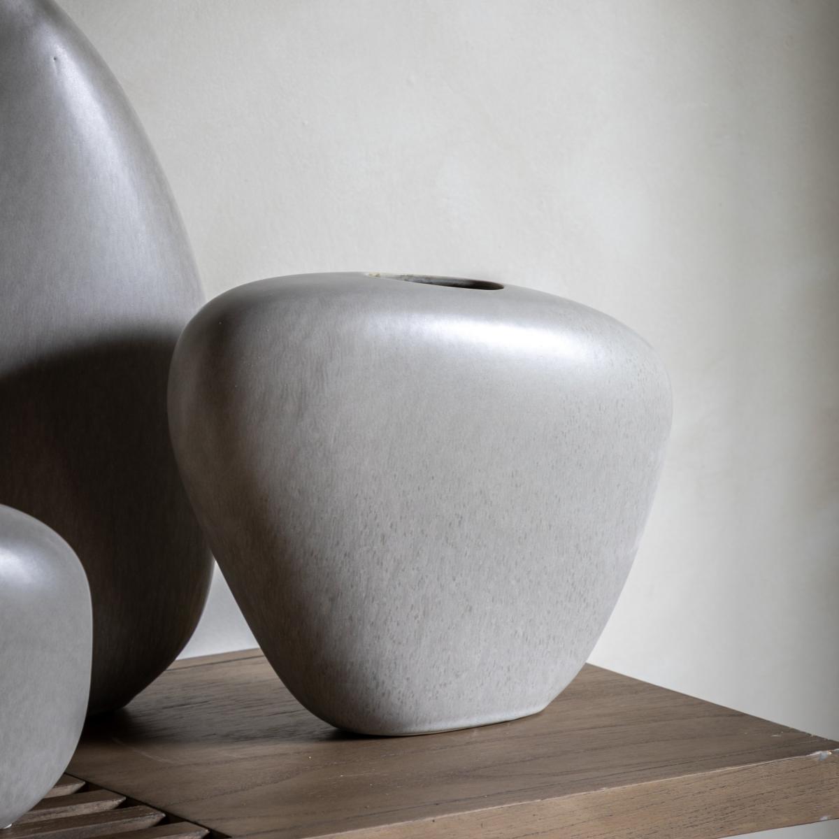 Yui Small Pebble Vase – image 1