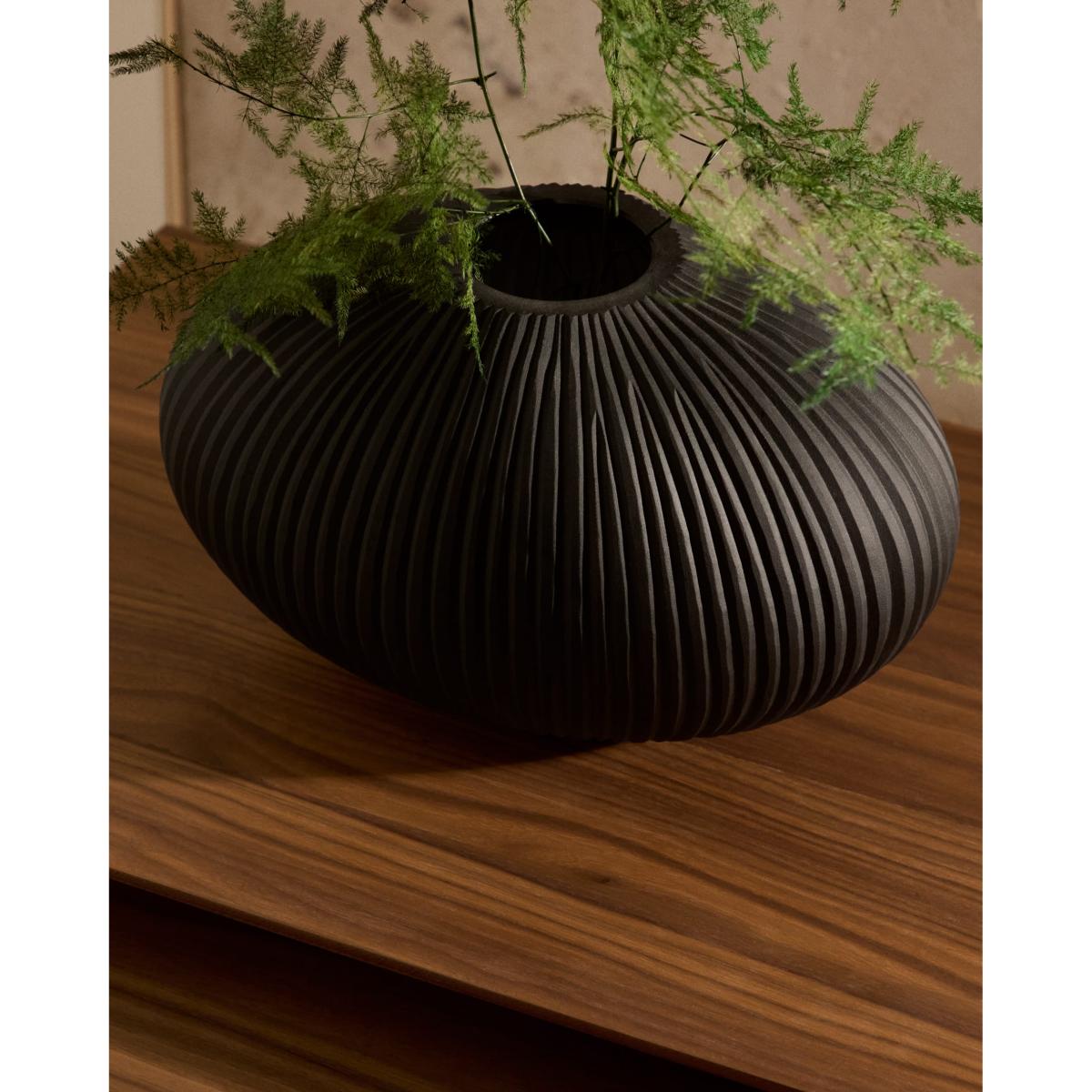 Nivra grey glass vase 19cm – image 4