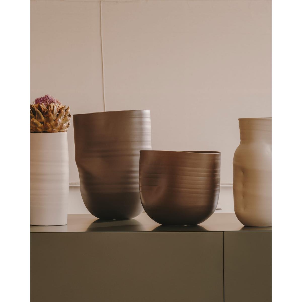 Macarelleta dark brown ceramic vase Ø 21 cm – image 2