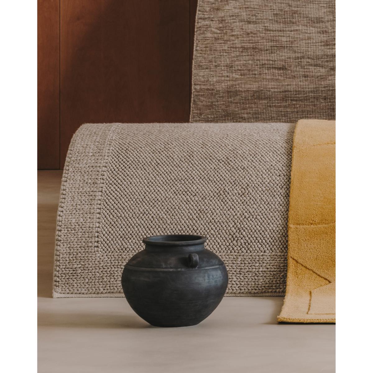Mesut black terracotta vase 32 cm – image 4