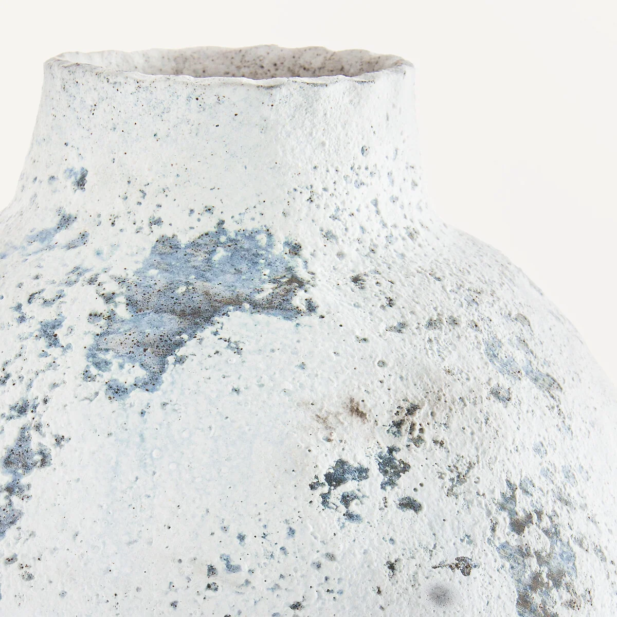 Sylor Vase in Aged Look Ceramic – image 3