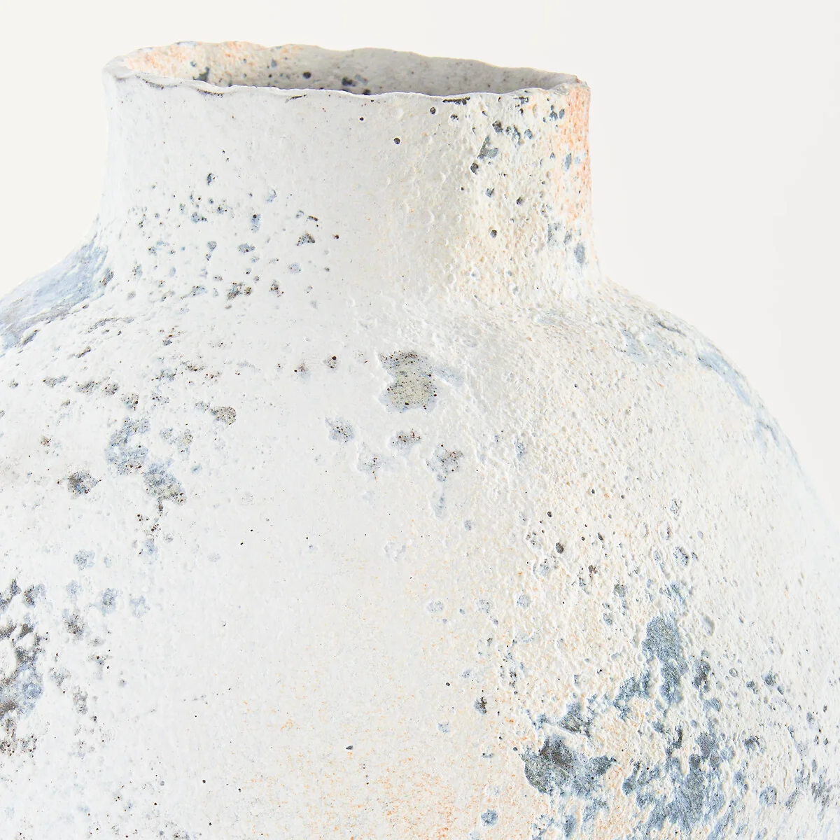 Sylor Vase in Aged Look Ceramic – image 4