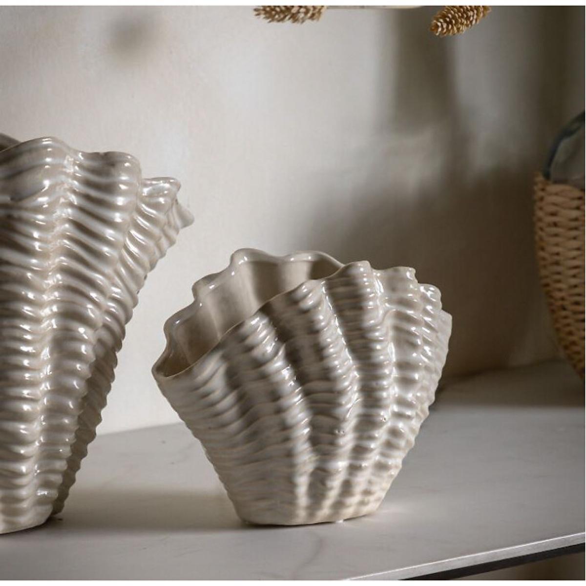 24cm Seashell Stoneware Vase – image 7