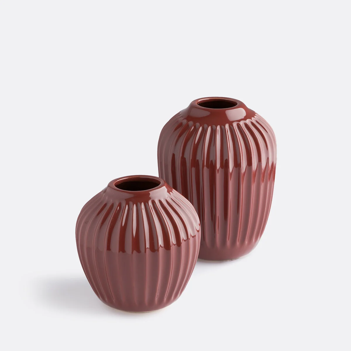 Estria 15cm High Grooved Ceramic Vase – image 3
