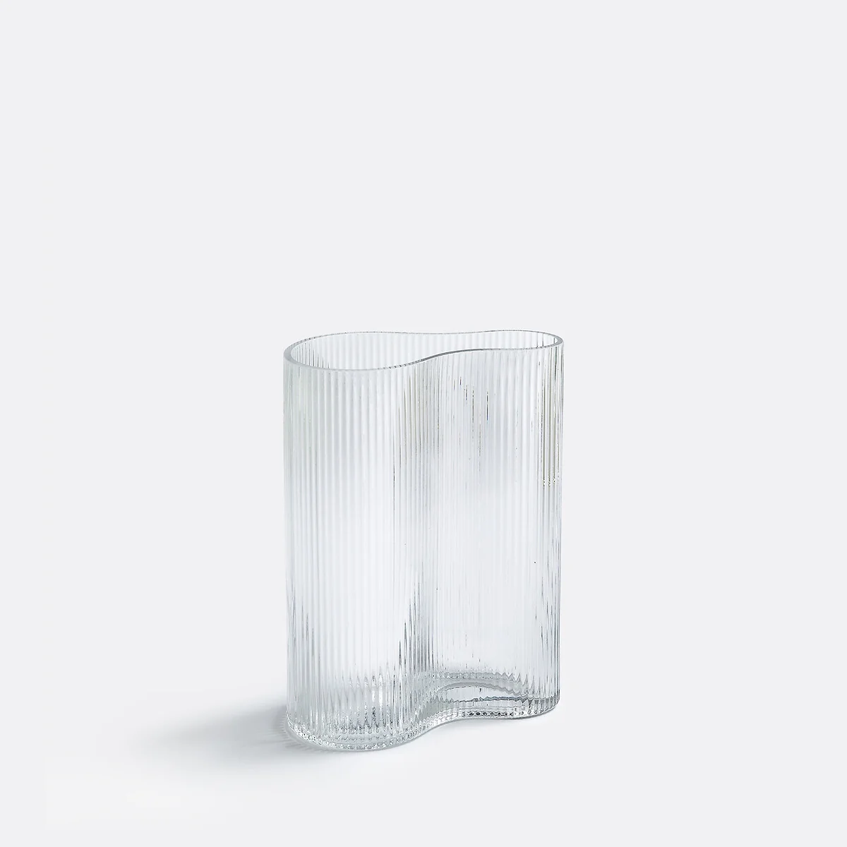 Anija 21cm High Ribbed Smoked Glass Vase – image 3