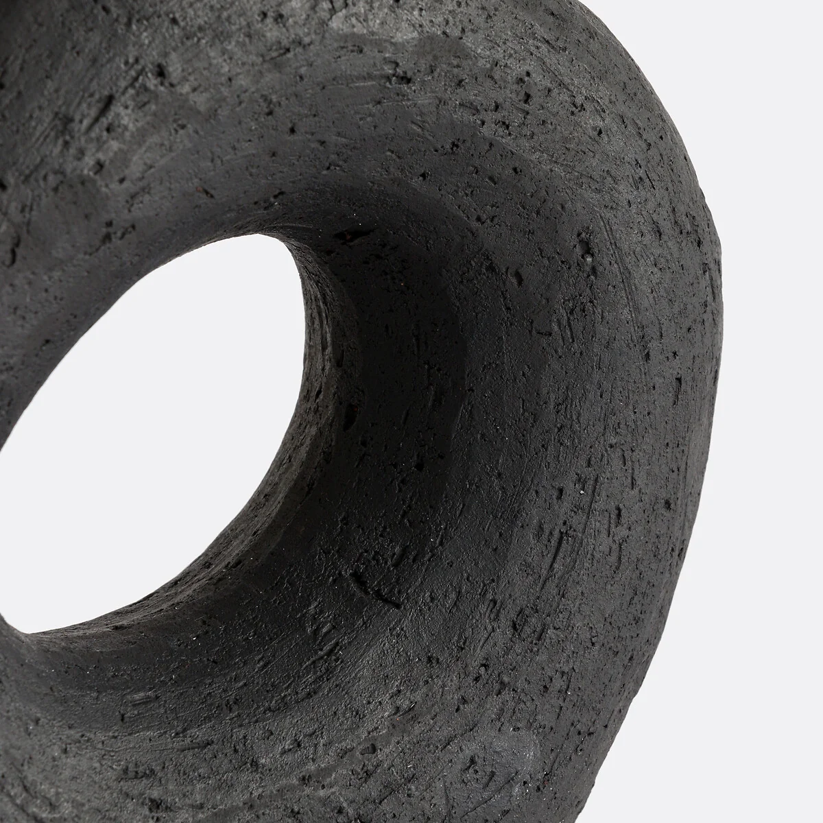 Kuro 25cm High Decorative Ceramic Vase – image 4