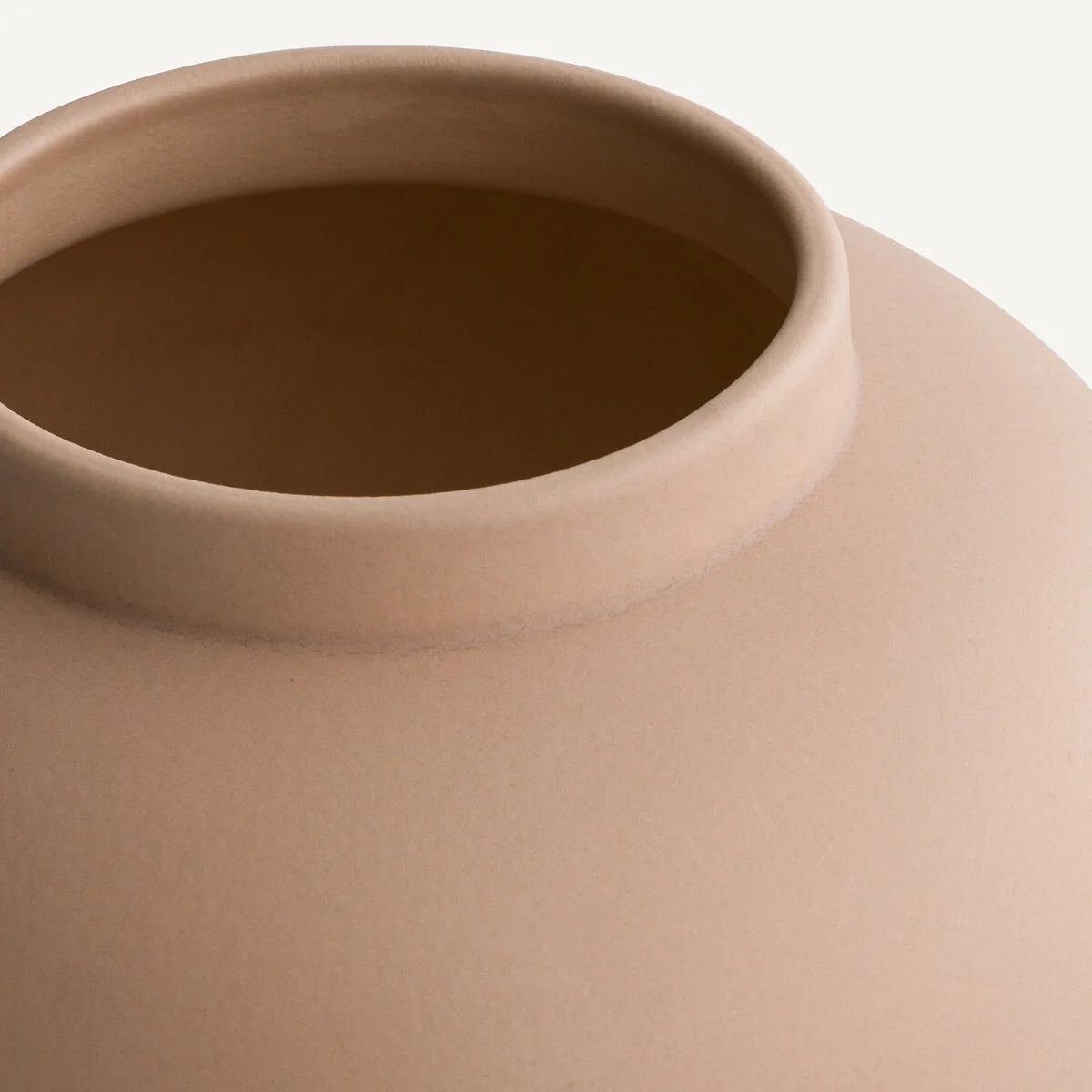 Leccia Ceramic Matte Round Vase – image 3