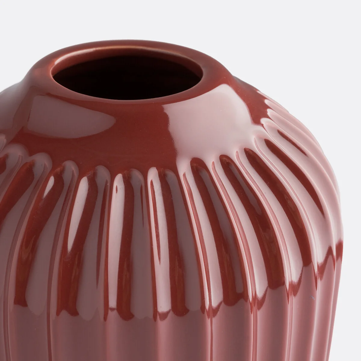 Estria Grooved Ceramic Vase, H21cm – image 3
