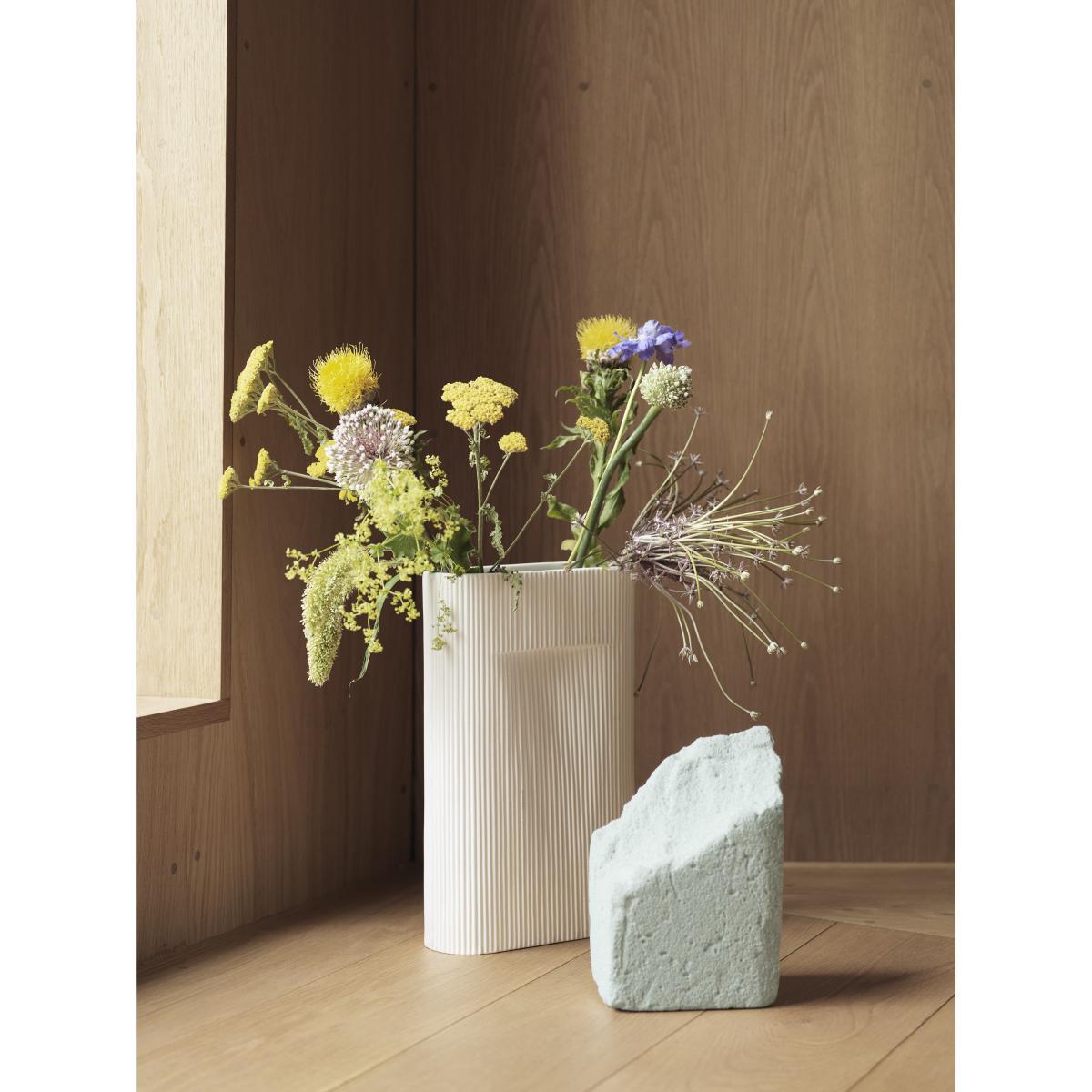 Ridge Medium Vase - / H 35 cm by Muuto White – image 3