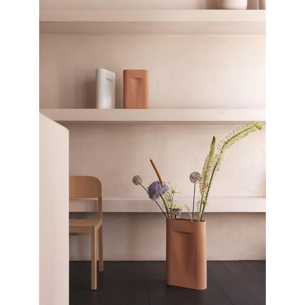 Ridge Medium Vase - / H 35 cm by Muuto White – image 4