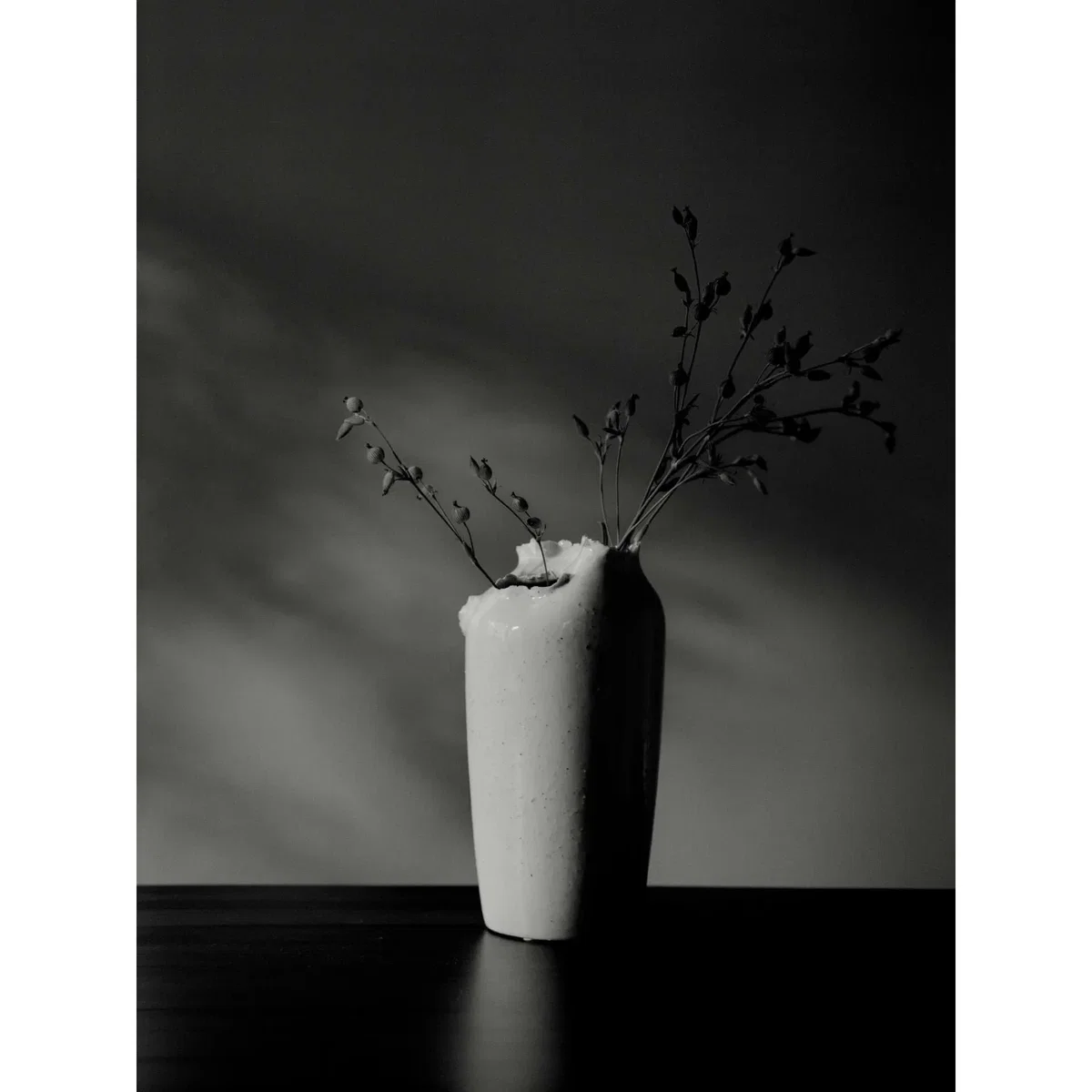 Ferm Living Tereo vase Off-white speckle 27 cm – image 3