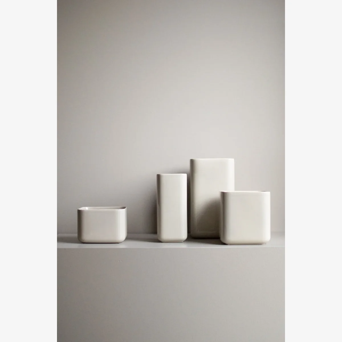 Cube vase 20 cm Shiny mole – image 1