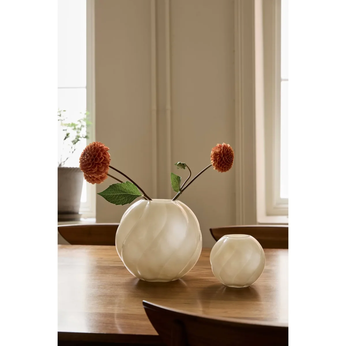 Cooee Design Twist ball vase 20 cm Butter yellow – image 3