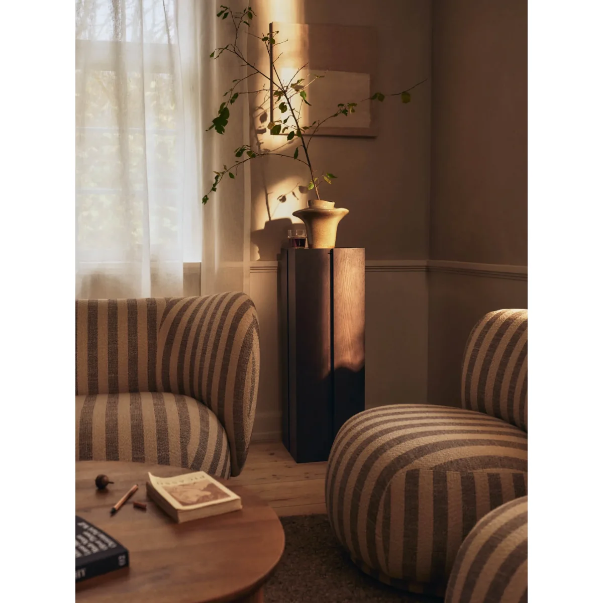 Ferm Living Evio vase Elm green Ø25x22 cm – image 3