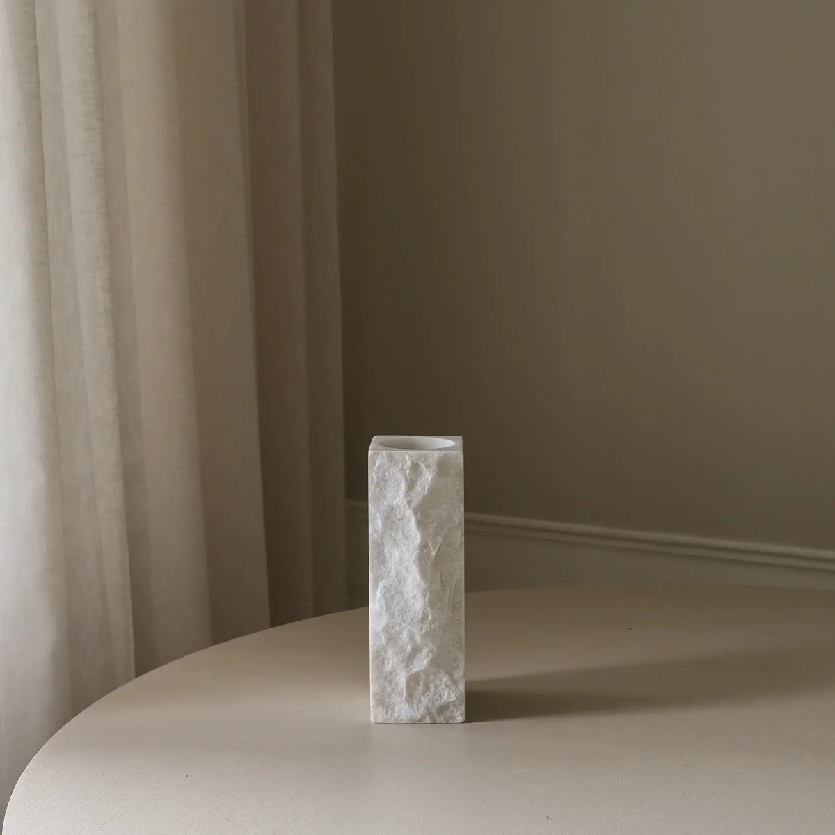 Botané Carrara Edge marble vase Small 25 cm – image 4