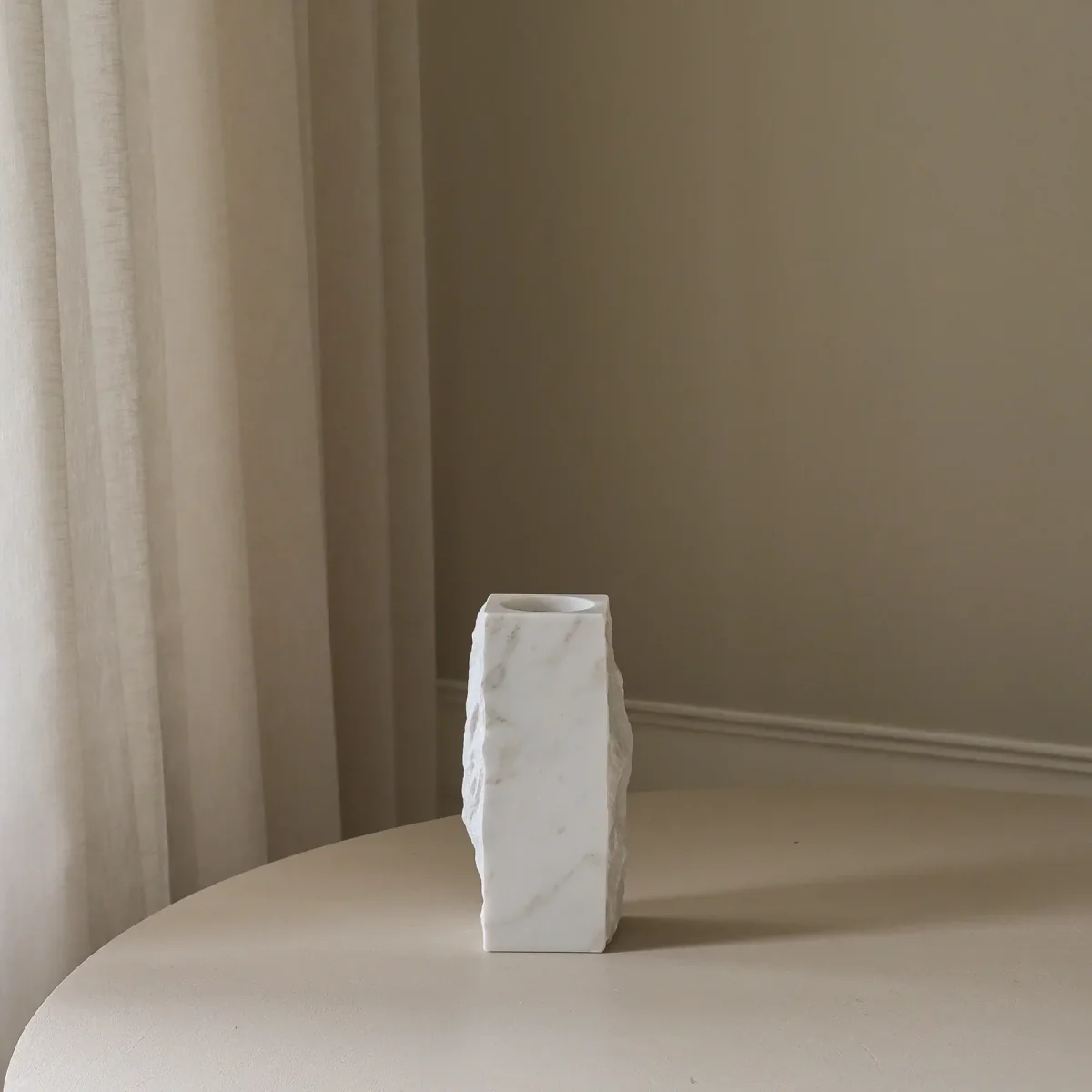 Botané Carrara Edge marble vase Small 25 cm – image 5