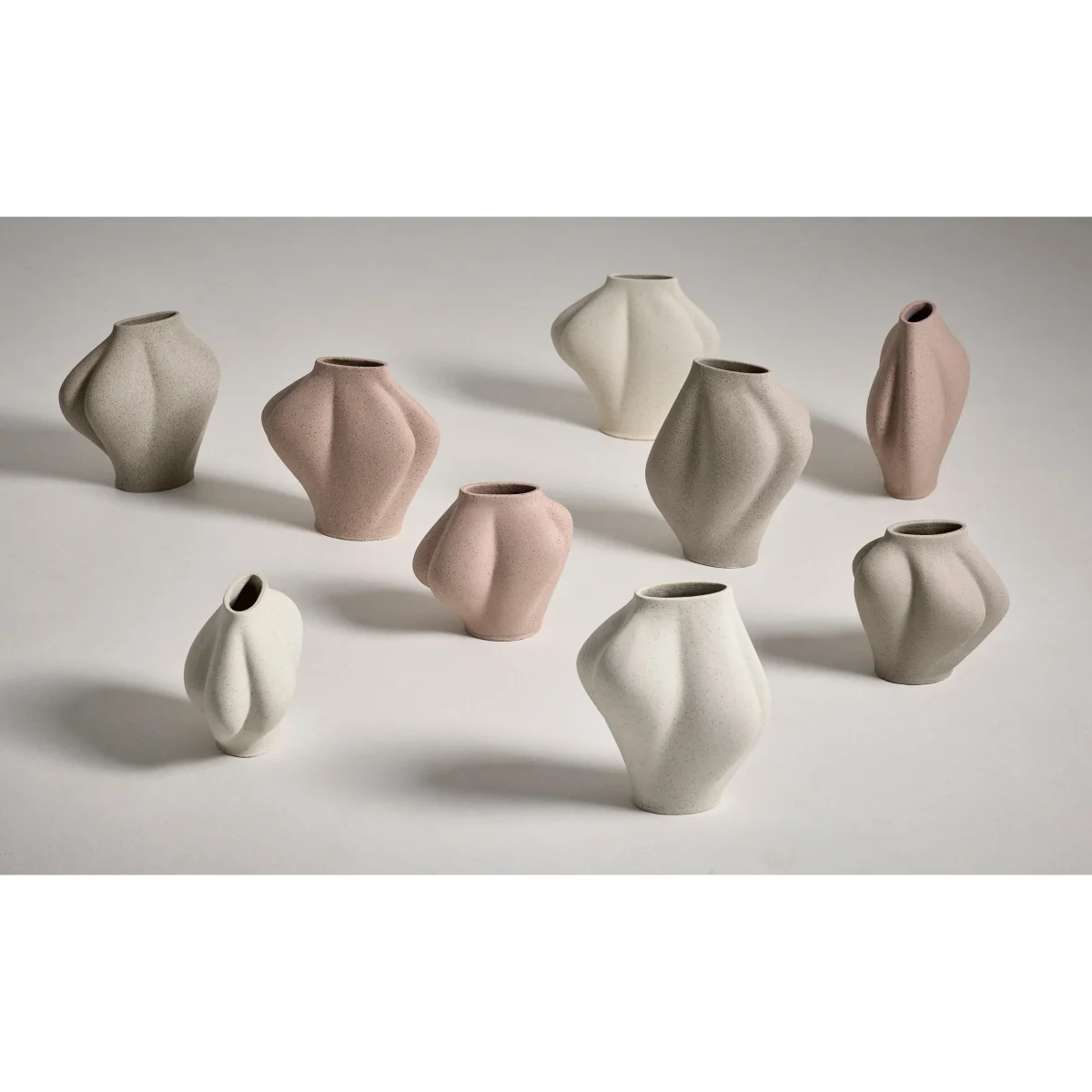 AYTM Saltare vase Taupe Ø17x35 cm – image 6