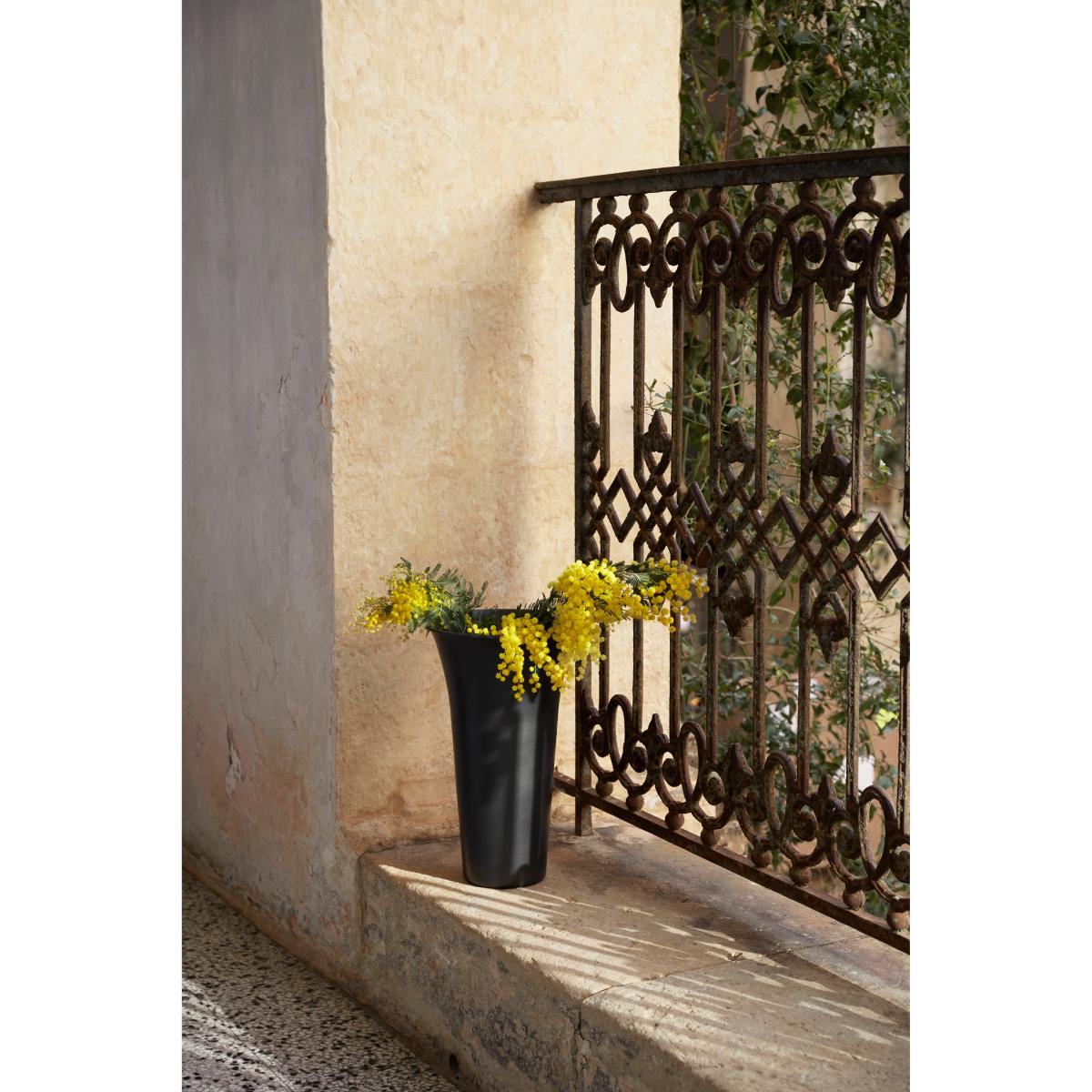 ferm LIVING Spun Alu vase Ø213x419 cm Blackened aluminum – image 2