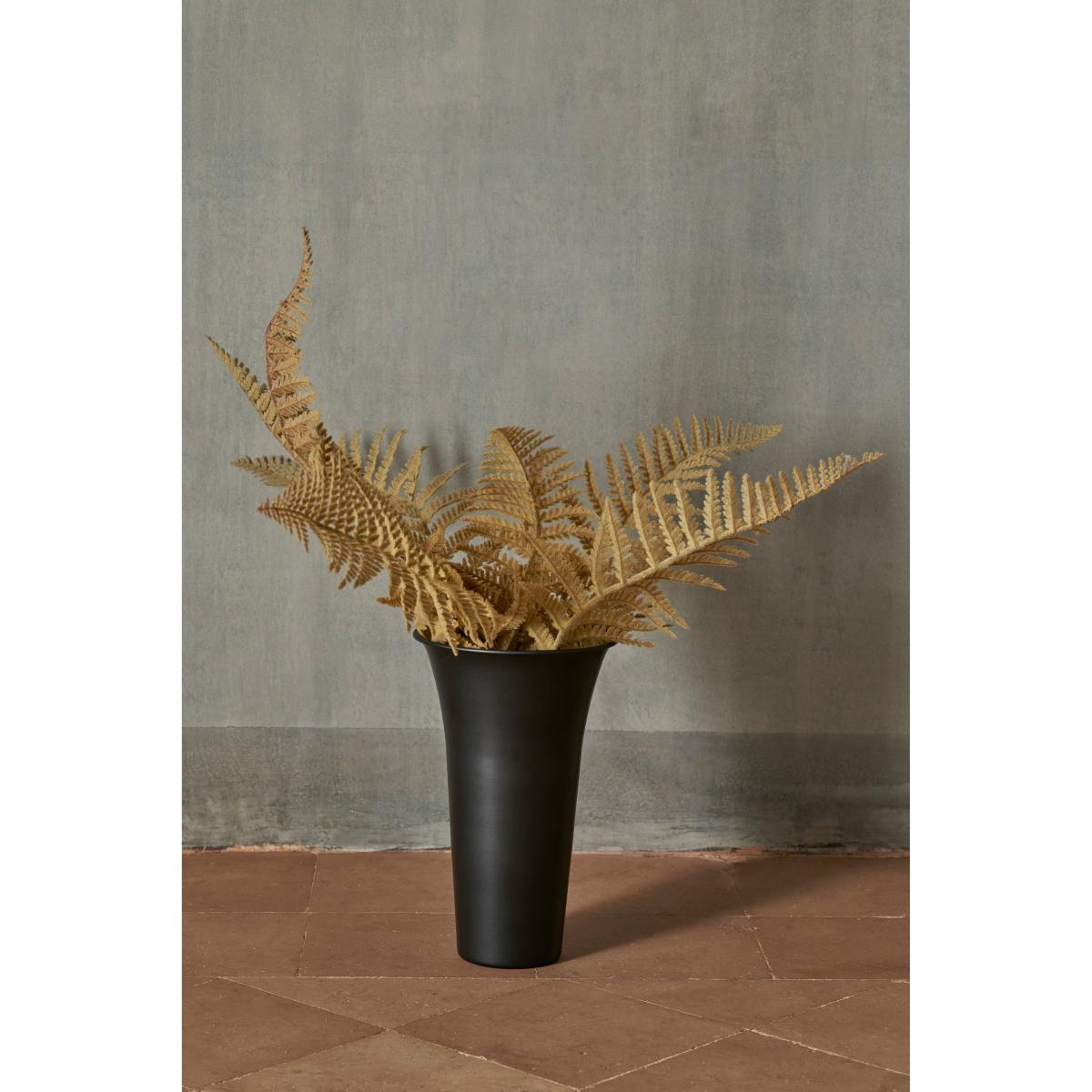 ferm LIVING Spun Alu vase Ø213x419 cm Blackened aluminum – image 3
