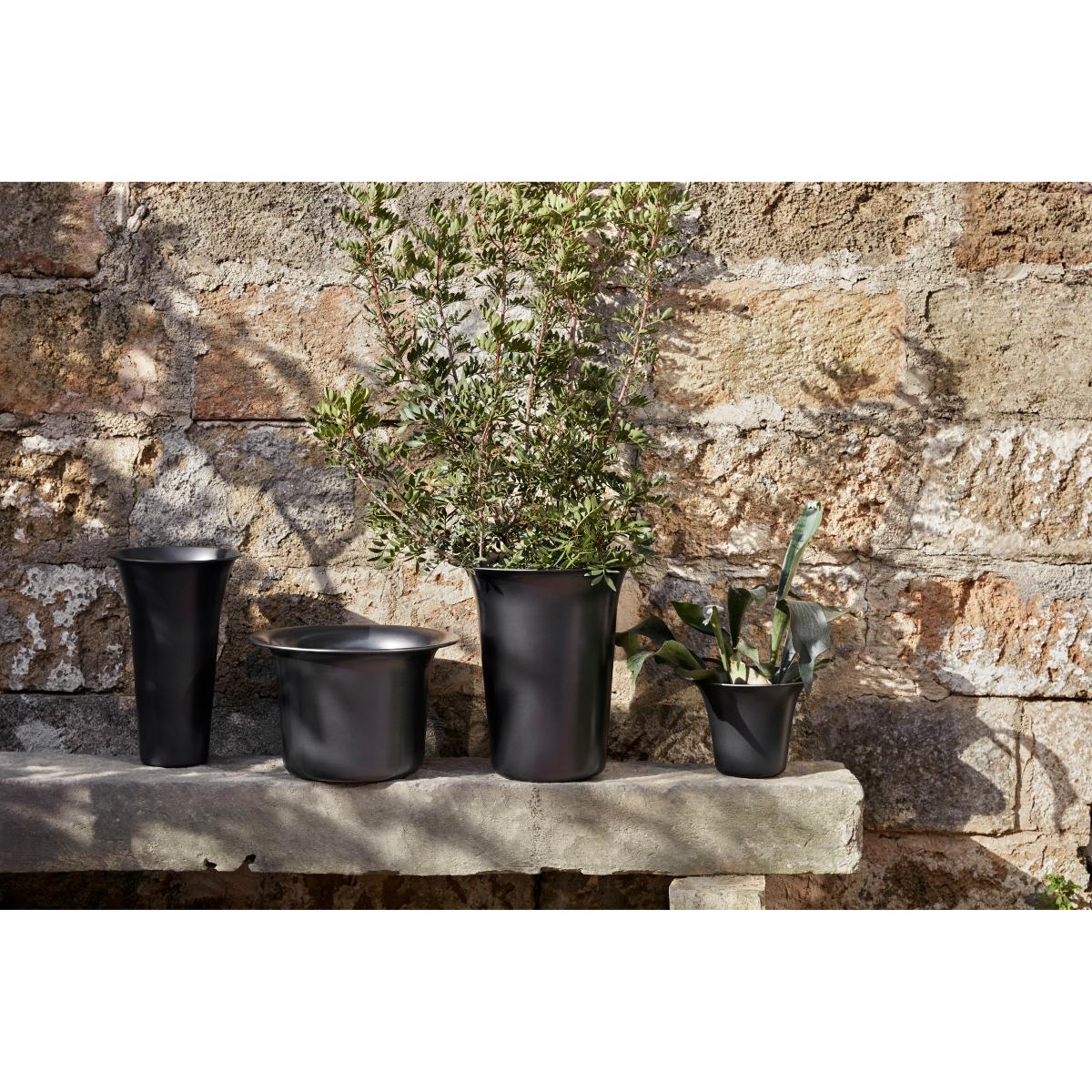 ferm LIVING Spun Alu vase Ø213x419 cm Blackened aluminum – image 4
