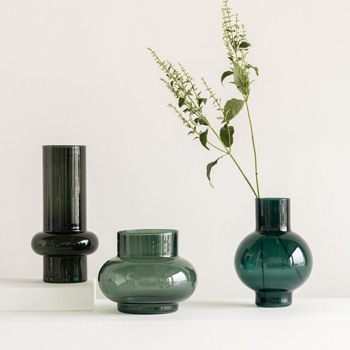 URBAN NATURE CULTURE Tummy A vase 24 cm Rainforest green – image 2