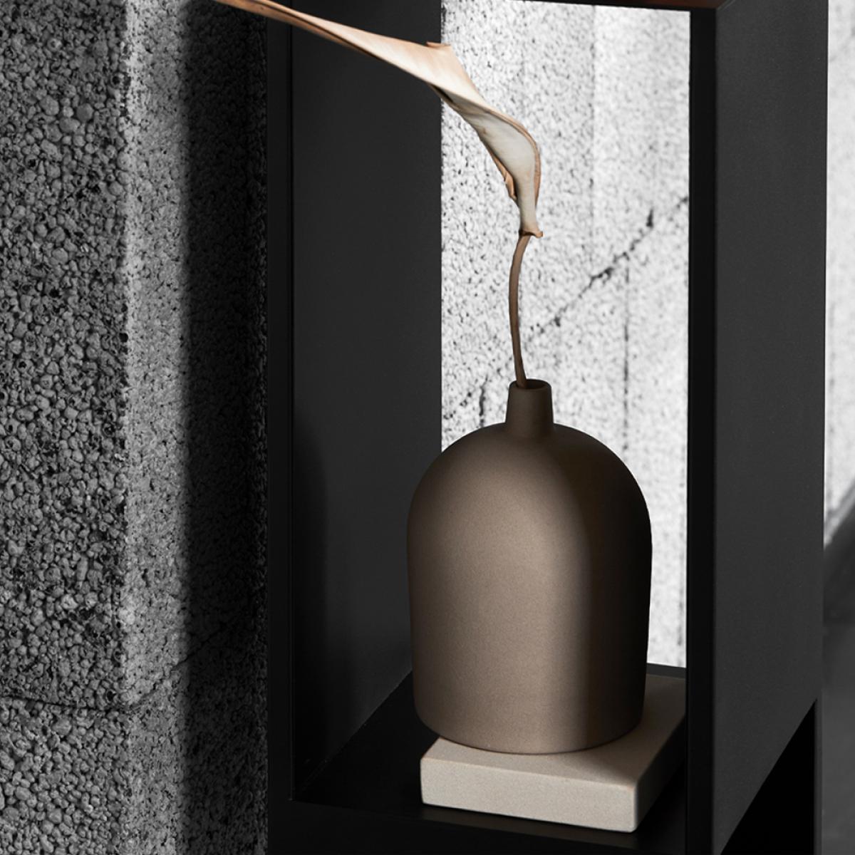 Kristina Dam Studio Dome vase Grey engobe large – image 3