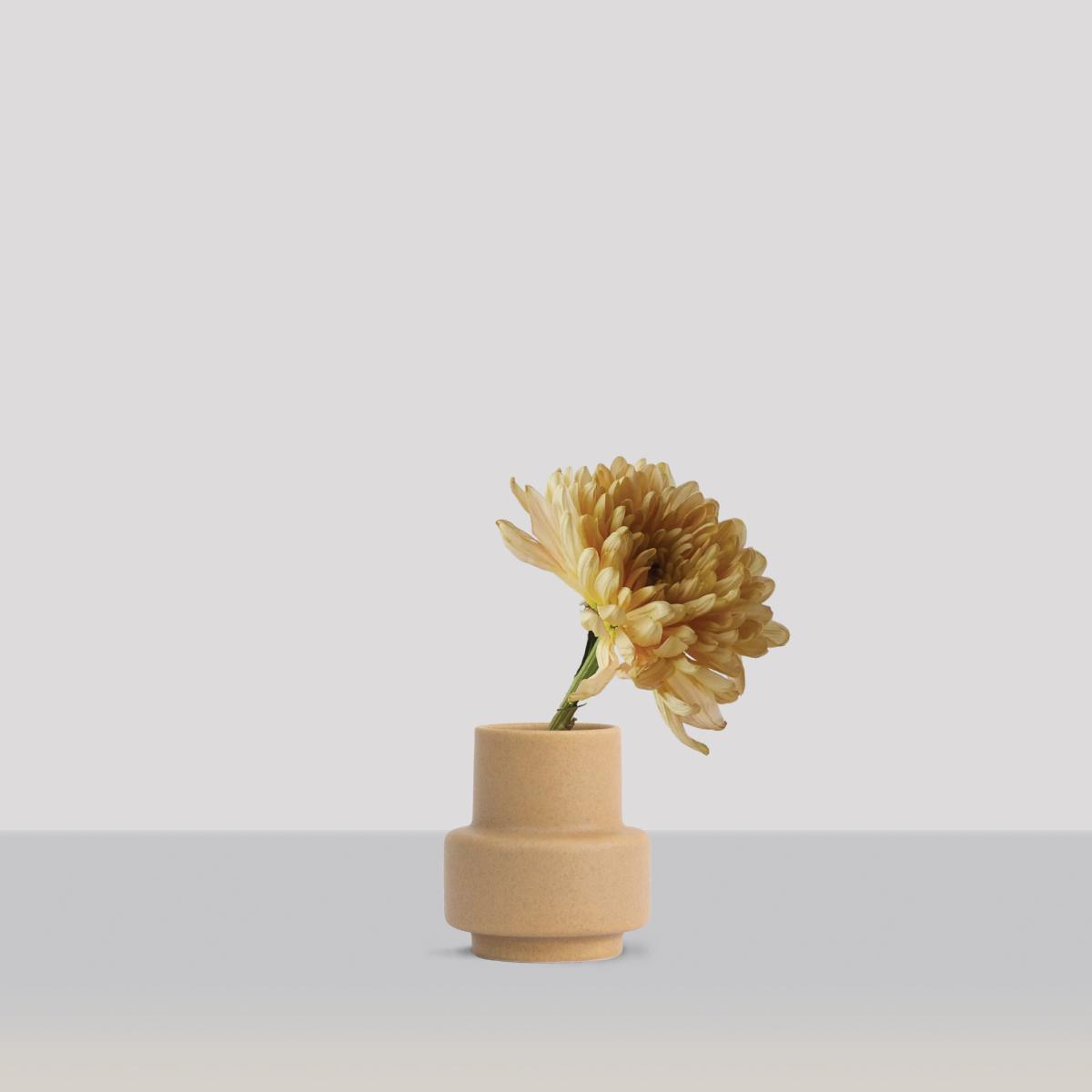 Ro Collection Hurricane vase S Ø9 Soft Ochre – image 2