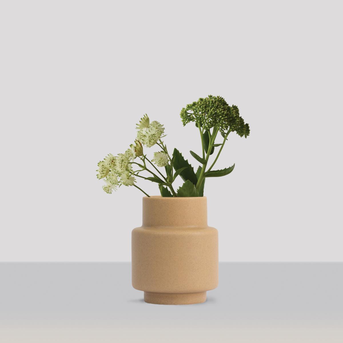 Ro Collection Hurricane vase M Ø12 Soft Ochre – image 2